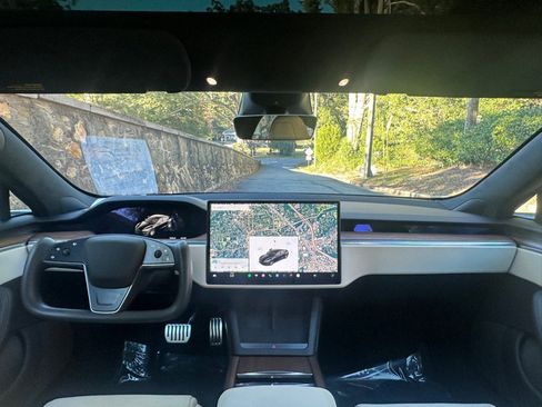 Used 2022 Tesla Model S AWD image 29