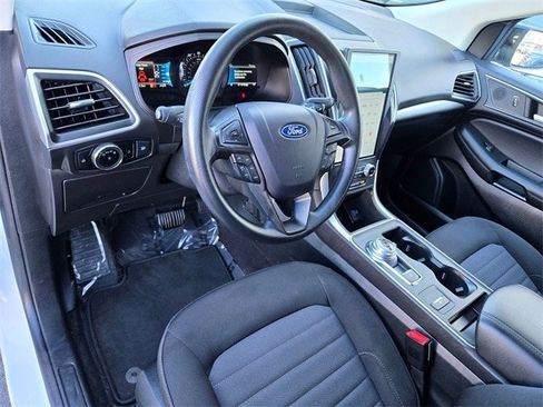 Certified 2024 Ford Edge SE w/ Black Appearance Package image 10
