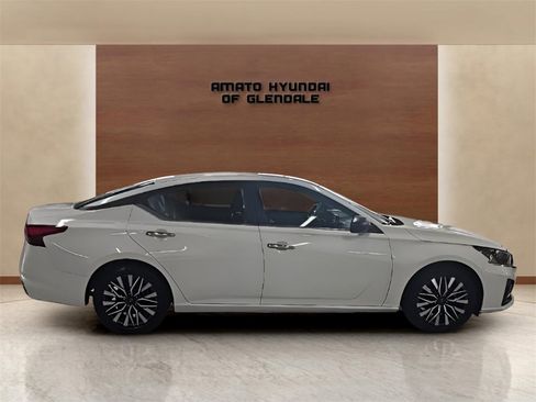 Used 2024 Nissan Altima 2.5 SV image 7