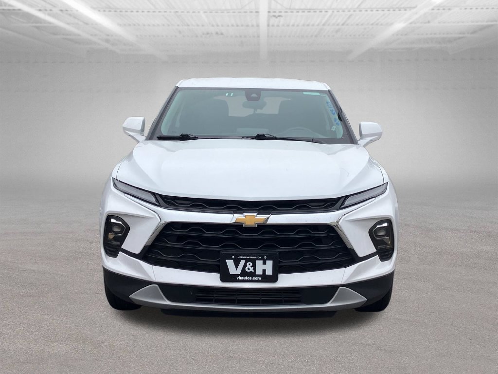 Used 2025 Chevrolet Blazer LT AWD/4WD image 2
