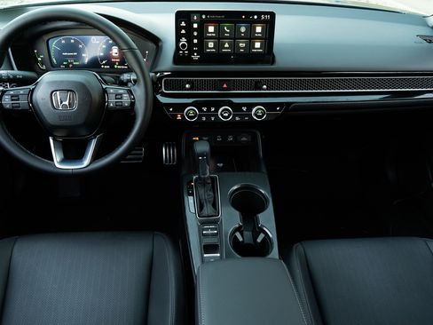 Used 2025 Honda Civic Sport image 25