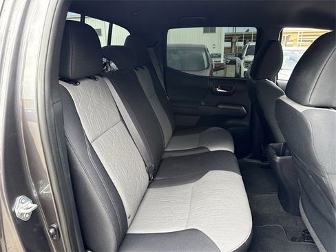 Used 2021 Toyota Tacoma TRD Off-Road image 32