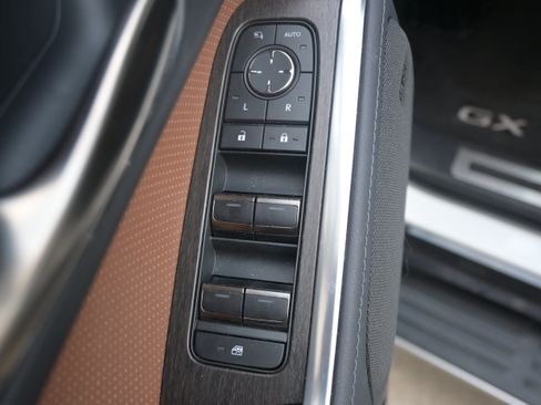 Used 2024 Lexus GX 550 w/ Cold Area Package AWD/4WD image 15