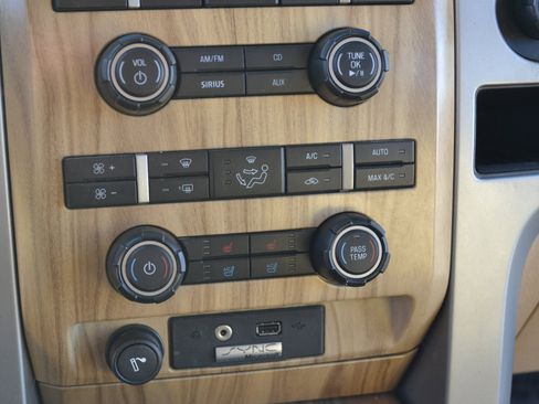 Used 2011 Ford F150 Lariat w/ Lariat Chrome Pkg image 17