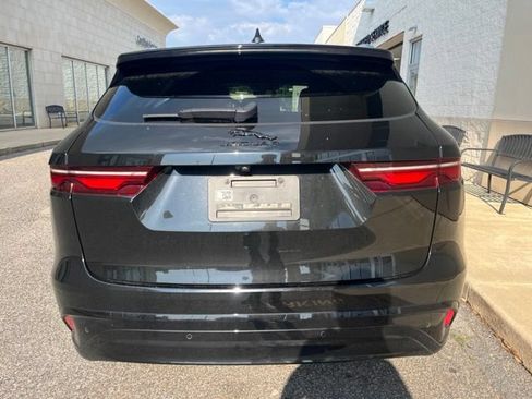 Used 2025 Jaguar F-PACE R-Dynamic S AWD/4WD image 5