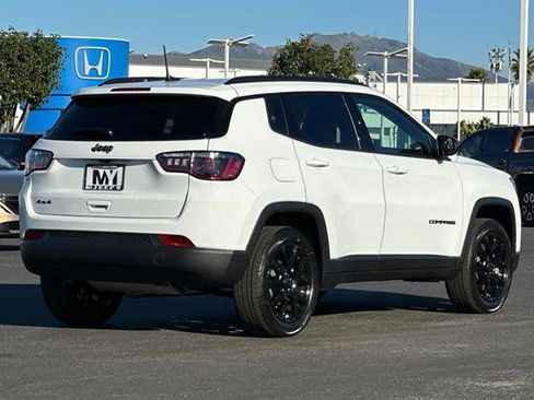 New 2026 Jeep Compass Latitude image 4