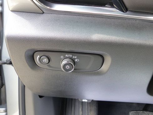 Used 2023 Chevrolet Traverse LT AWD/4WD image 24