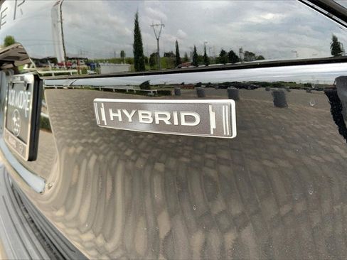 Used 2025 Subaru Forester Limited w/ Popular Package image 9