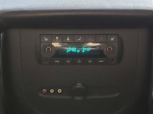 Used 2011 GMC Yukon XL Denali image 17