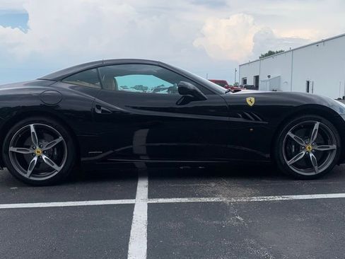 Used 2014 Ferrari California image 10