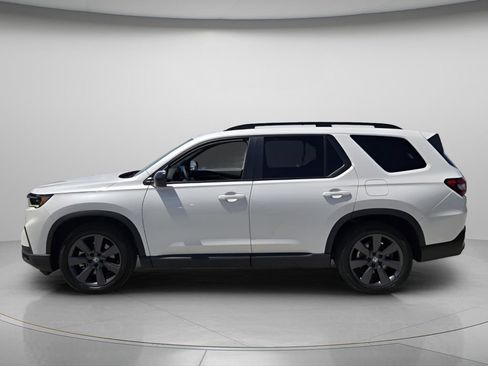 Certified 2025 Honda Pilot Sport image 4