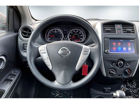 Used 2019 Nissan Versa SV image 8
