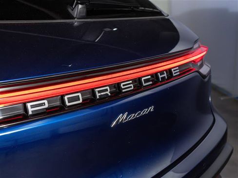 Certified 2026 Porsche Macan AWD/4WD image 30