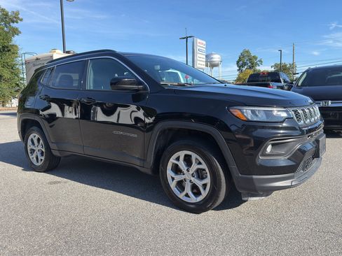Used 2024 Jeep Compass Latitude AWD/4WD image 31