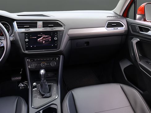 Used 2019 Volkswagen Tiguan SE w/ Panoramic Sunroof Package FWD image 16
