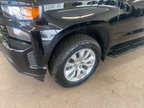 Used 2019 Chevrolet Silverado 1500 Custom w/ Custom Value Package image 4