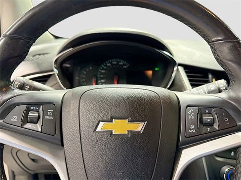 Used 2018 Chevrolet Trax LT w/ LT Convenience Package image 11