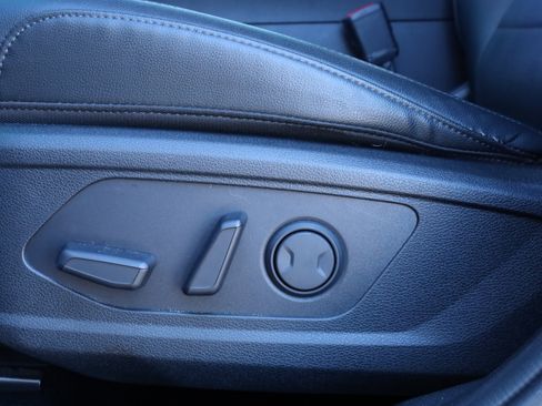 Used 2025 Kia Sportage SX image 25