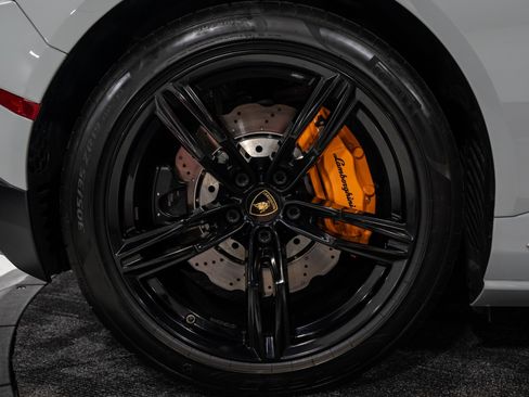 Used 2021 Lamborghini Huracan EVO RWD image 39