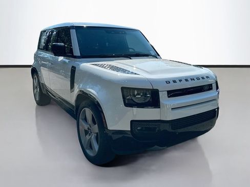 Used 2025 Land Rover Defender 110 V8 AWD/4WD image 3