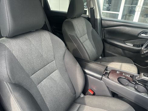 Used 2025 Nissan Rogue SV FWD image 30