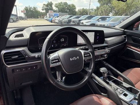Certified 2023 Kia Telluride EX w/ EX Captain's Chair Package FWD image 18