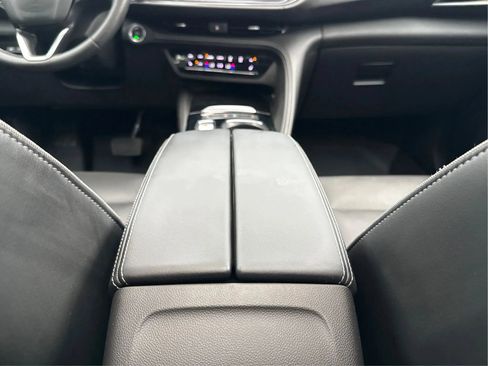 Used 2021 Buick Envision Essence w/ Technology Package I FWD image 31