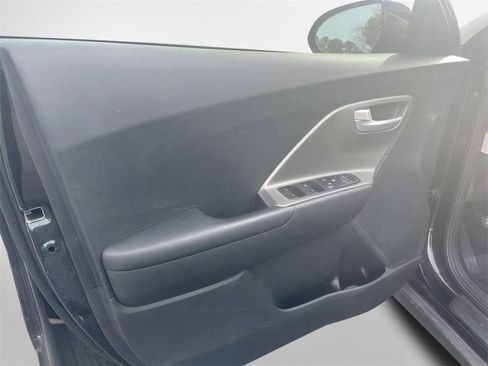 Used 2022 Kia Niro LX image 14
