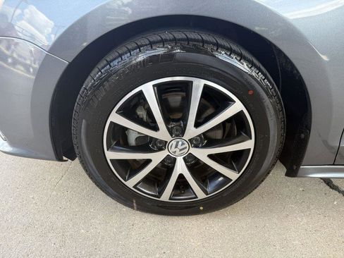 Used 2018 Volkswagen Jetta SE FWD image 19