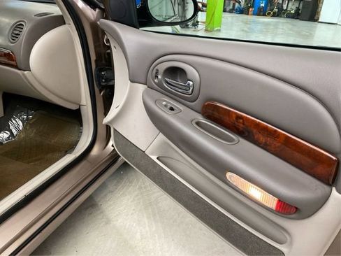 Used 2001 Chrysler 300M image 26