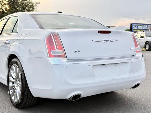 Used 2014 Chrysler 300 C RWD image 4