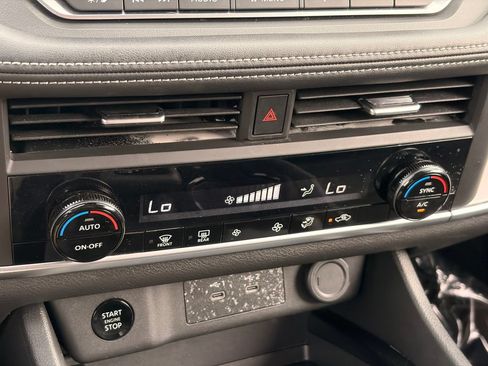 Certified 2025 Nissan Rogue SV FWD image 24