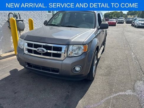 Used 2010 Ford Escape XLT AWD/4WD image 4