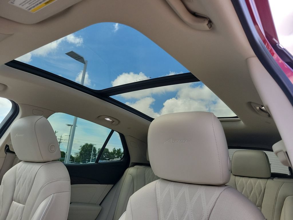 Used 2022 Buick Envision Avenir w/ Technology Package II AWD/4WD image 32