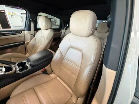 Used 2023 Porsche Cayenne Platinum Edition AWD/4WD image 21