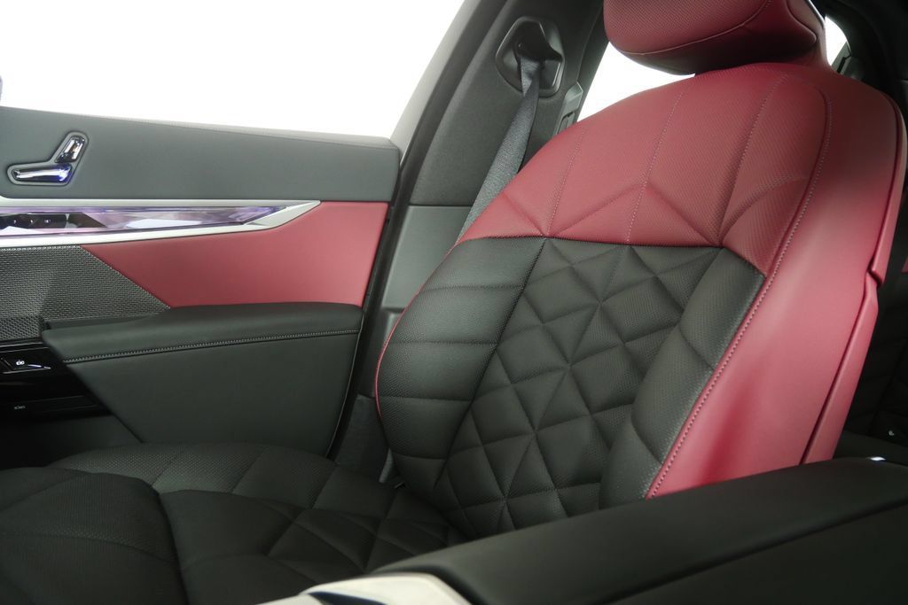 Certified 2026 BMW 740i RWD image 27