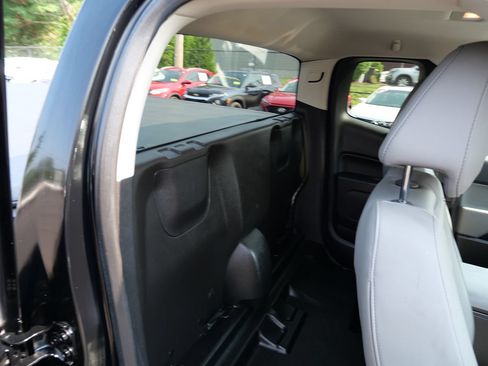Used 2020 Chevrolet Colorado 2WD Extended Cab image 21