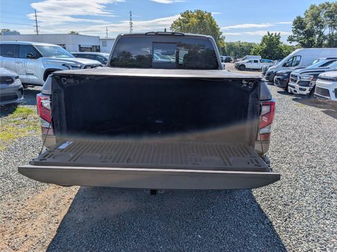 Used 2022 Nissan Titan PRO-4X w/ Pro-4x Convenience Package AWD/4WD image 13