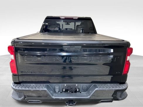 Used 2020 Chevrolet Silverado 1500 LT Trail Boss w/ Midnight Edition AWD/4WD image 4