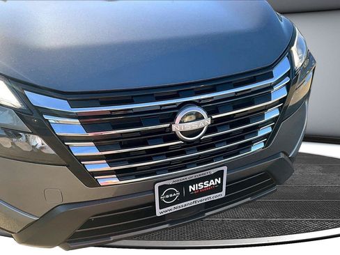 Used 2025 Nissan Rogue SV AWD/4WD image 34