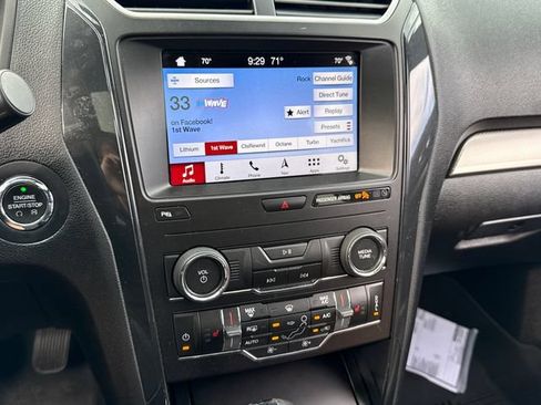 Used 2019 Ford Explorer XLT w/ Equipment Group 202A AWD/4WD image 31
