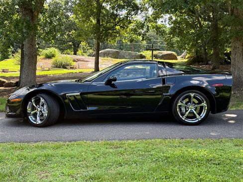 Used 2010 Chevrolet Corvette Grand Sport w/ Roof Package RWD image 4