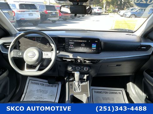 Used 2025 Nissan Kicks SV image 15