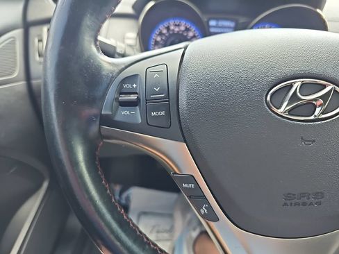 Used 2016 Hyundai Genesis Coupe 3.8 RWD image 17