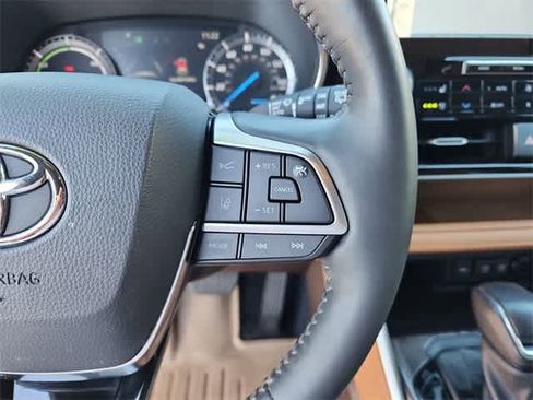 Used 2021 Toyota Highlander Platinum image 22
