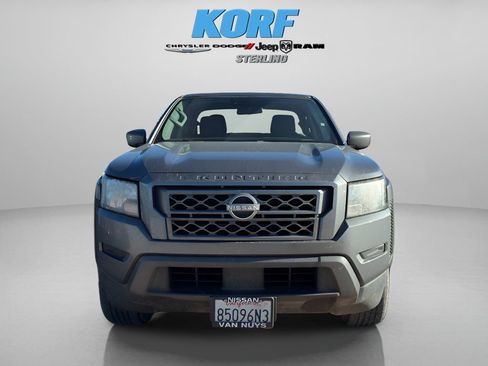 Used 2022 Nissan Frontier SV image 2