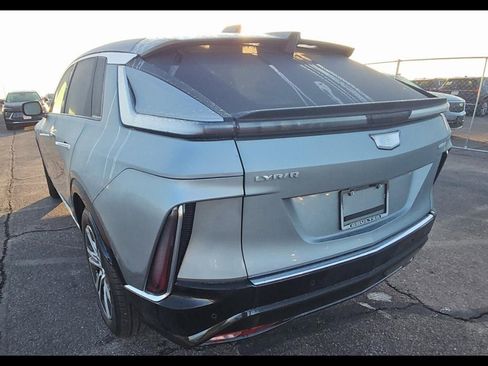 Used 2024 Cadillac Lyriq Luxury image 7