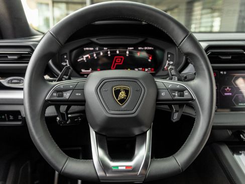 Used 2025 Lamborghini Urus SE image 23