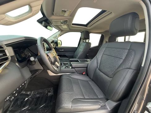 Used 2022 Toyota Tundra Limited w/ TRD Off-Road Package AWD/4WD image 10