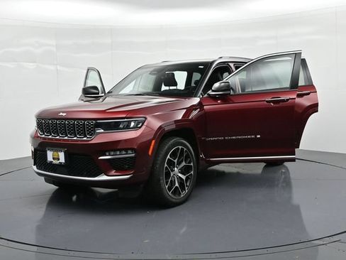 Used 2025 Jeep Grand Cherokee Summit AWD/4WD image 28